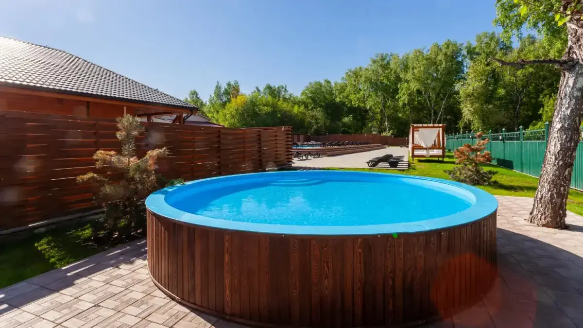 Jakie są rodzaje basenów ogrodowych? Przegląd opcji basenowych do Twojego ogrodu.